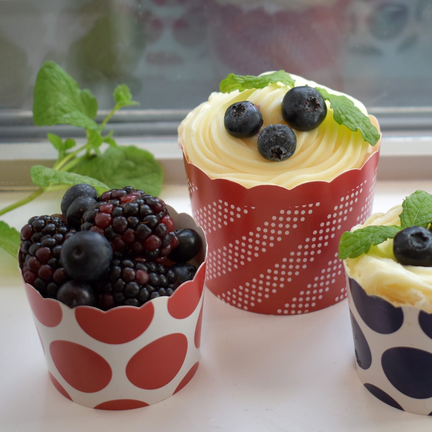 Large Paper Baking + Snack Cups - Red
